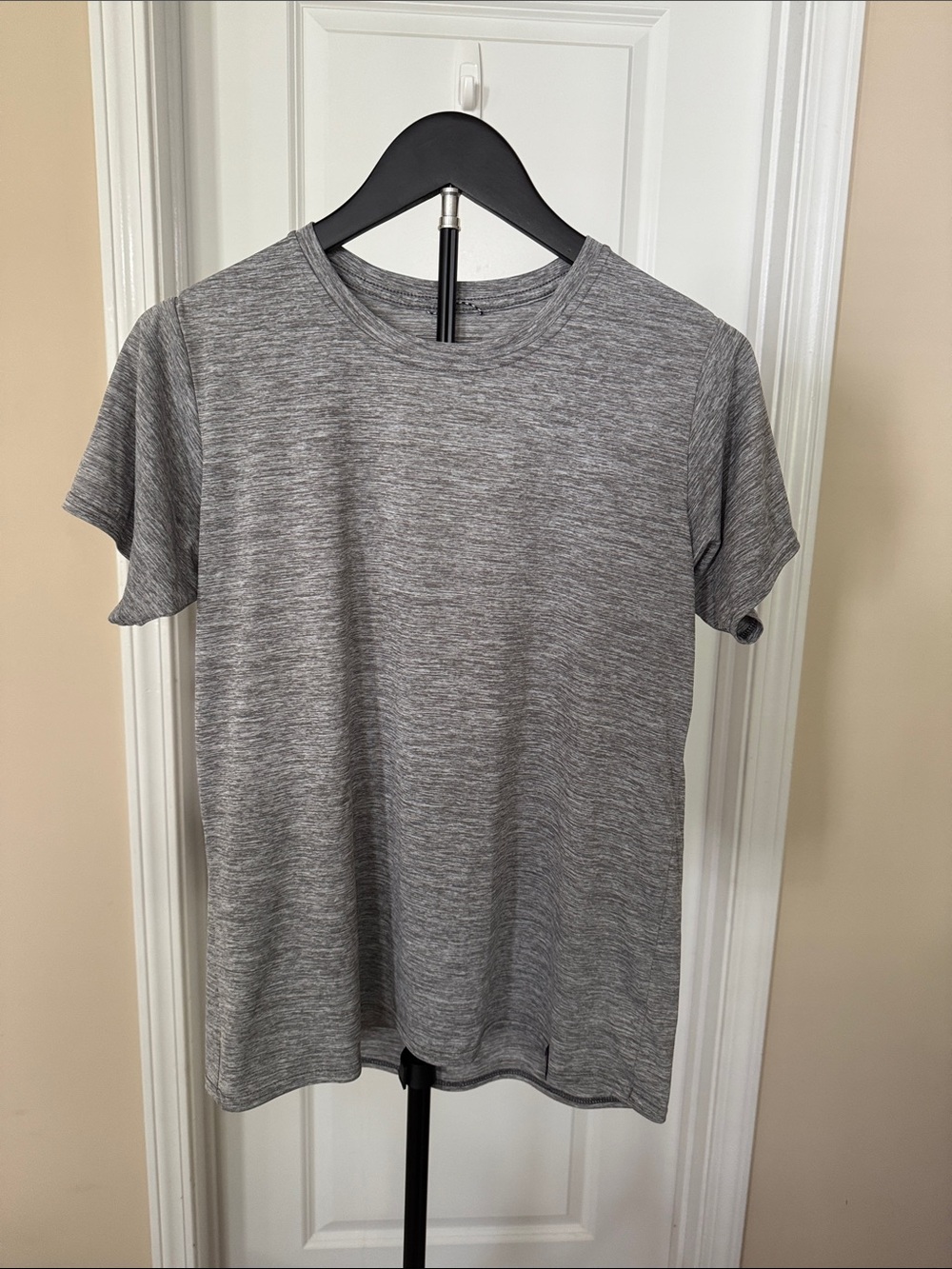 Patagonia women’s Gray Short Sleeve Crew T-Shirt in Medium